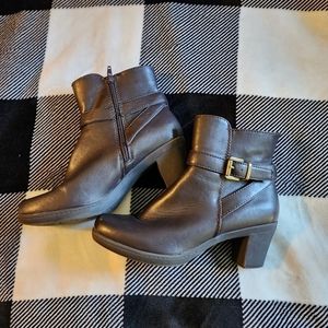 CROFT and Barrow brown booites